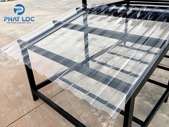 Tấm Nhựa Polycarbonate Là Gì? Toàn Tập Từ A-Z Cho Người Mới Bắt Đầu! 4 Tấm sóng