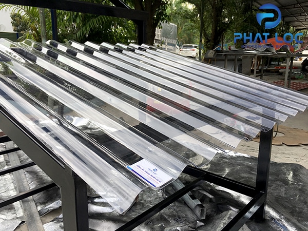Sử Dụng Tôn Nhựa Lấy Sáng Nào Để Lợp Mái? 1 Sử Dụng Tôn Nhựa Lấy Sáng Nào Để Lợp Mái?