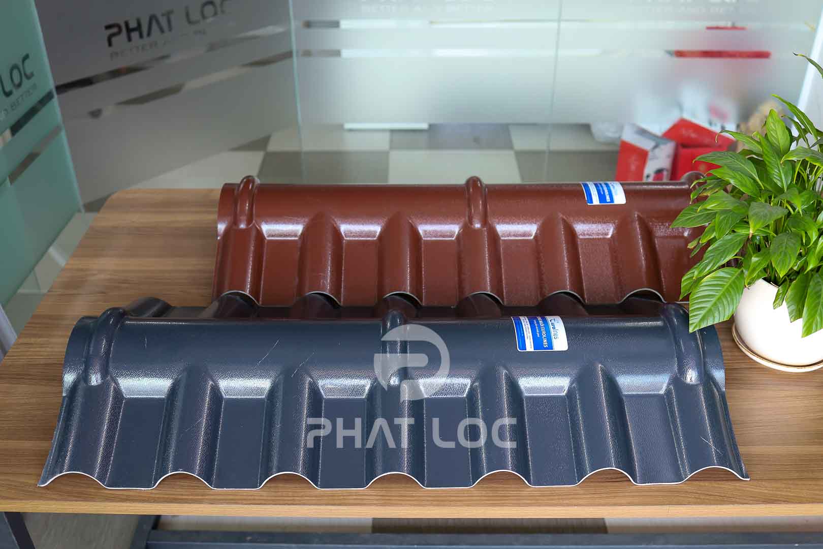 Tấm Úp Nóc Mái Ngói Nhựa - Phụ Kiện Ngói Nhựa PVC/ASA Eurolines 7 Tấm úp nóc ngói nhựa - Phụ kiện tôn nhựa giả ngói