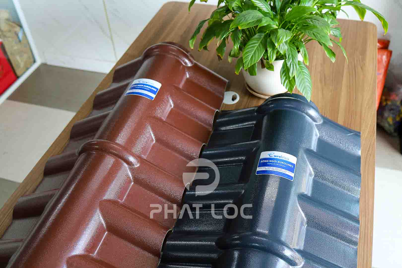 Tấm Úp Nóc Mái Ngói Nhựa - Phụ Kiện Ngói Nhựa PVC/ASA Eurolines 5 Tấm úp nóc ngói nhựa - Phụ kiện tôn nhựa giả ngói