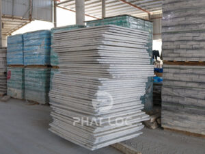 Pallet PVC Phát Lộc | Khay Nhựa Chịu Lực, Chịu Mài Mòn Cho Nhà Máy Gạch Không Nung 18 Pallet nhựa PVC