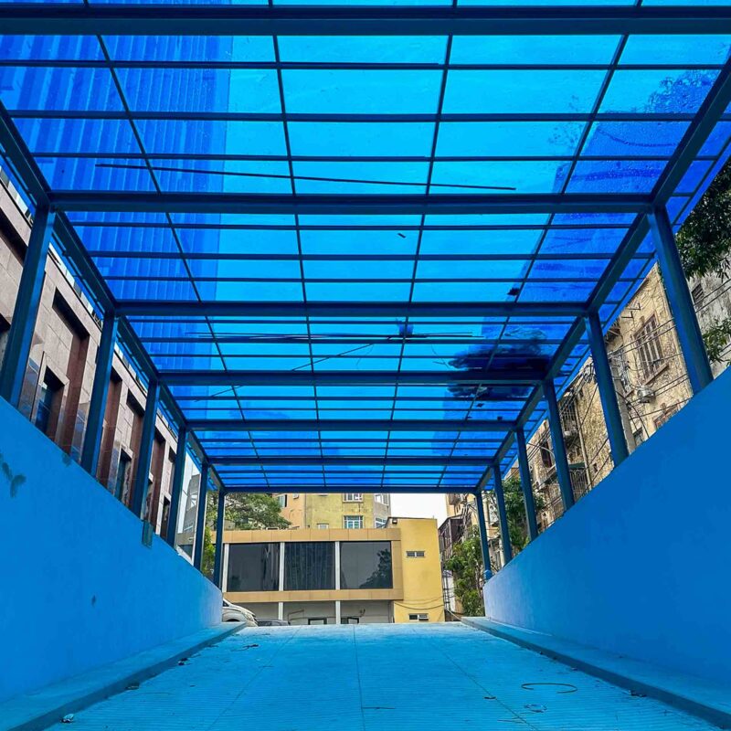 Tấm Nhựa Lấy Sáng Polycarbonate - Truyền Sáng Tối Ưu, Siêu Bền, Chống Tia UV 17 Vì sao tấm Polycarbonate được ưa chuộng trong xây dựng?