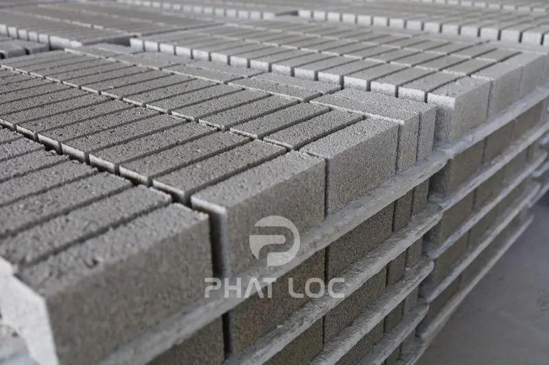Pallet PVC Phát Lộc | Khay Nhựa Chịu Lực, Chịu Mài Mòn Cho Nhà Máy Gạch Không Nung 23 Đặc điểm vượt trội của Pallet PVC Phát Lộc trong dây chuyền gạch không nung so với các loại vật liệu khác