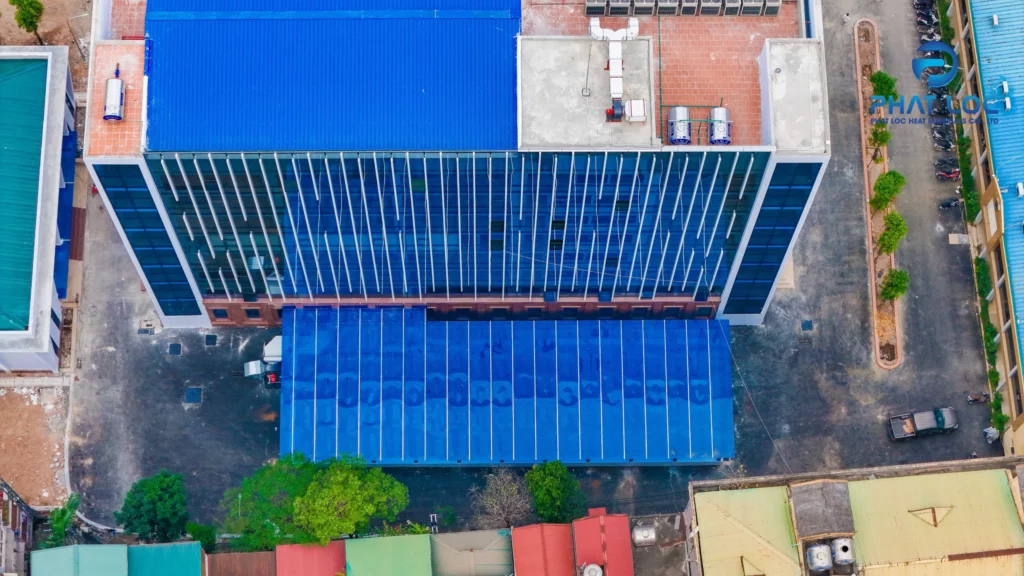 Tôn Nhựa ASA – Cẩm Nang Toàn Tập: Cấu Tạo, Loại, Giá & Chọn Loại Phù Hợp 2025 10 Nhà xe, nhà chờ, công trình phụ trợ