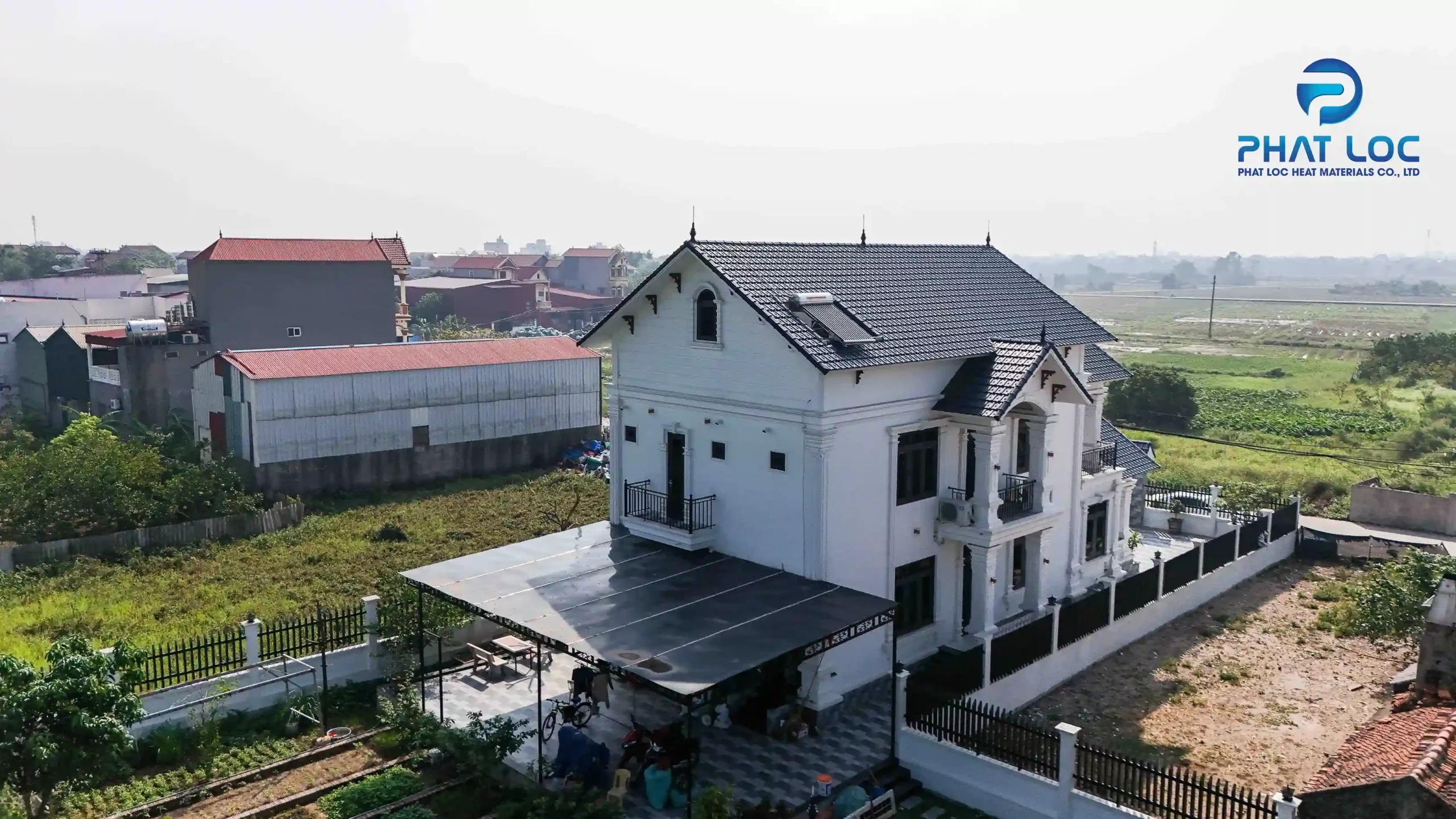 Lắp đặt mái lấy sáng cho căn biệt thự tại Hưng Yên 1 Toàn cảnh dự án Lắp đặt mái Polycarbonate lấy sáng dân dụng cho căn biệt thự tại Hưng Yên