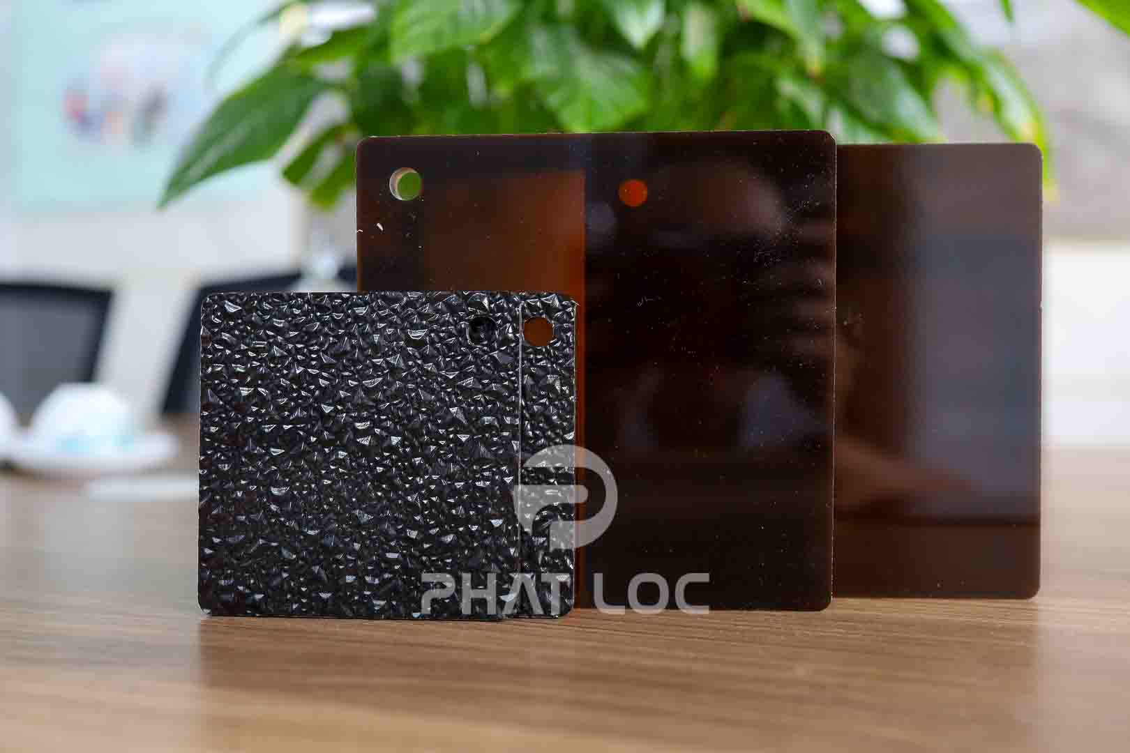 Tấm Nhựa Trong Suốt Lợp Mái (Dạng Phẳng/Sóng) 1 Tấm lấy sáng Polycarbonate Phẳng sần (nhám) – Độ dày 10mm