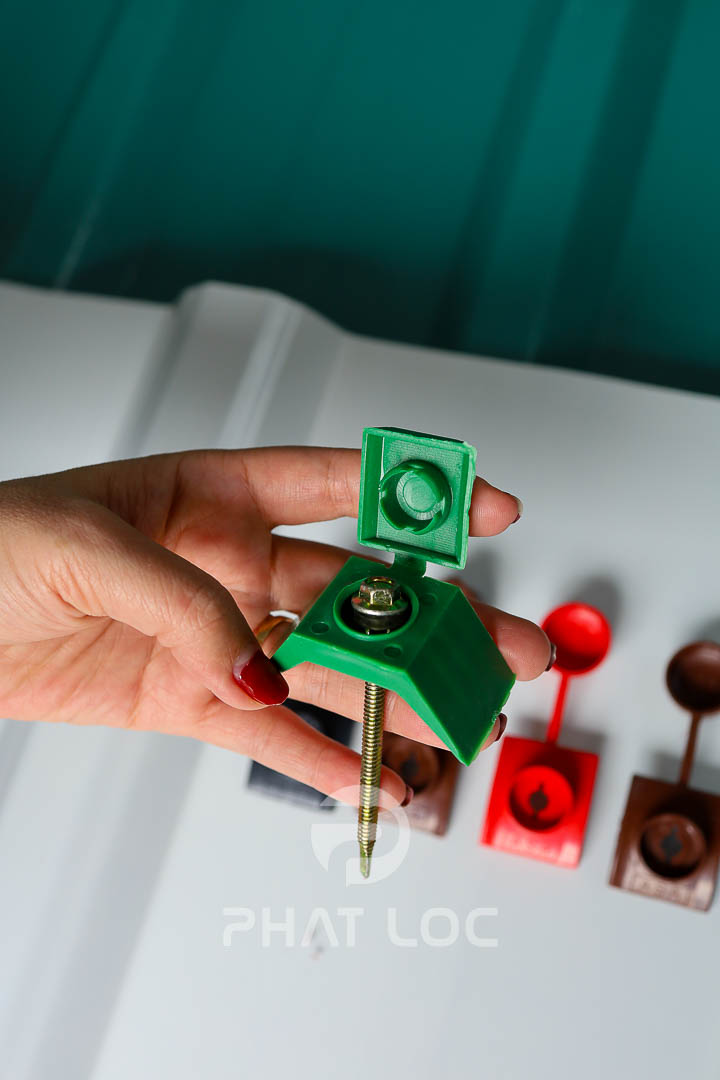 Ke Chống Bão Tôn Nhựa - Phụ Kiện Tôn Nhựa PVC/ASA Eurolines 1 Ke chống bão Tôn nhựa