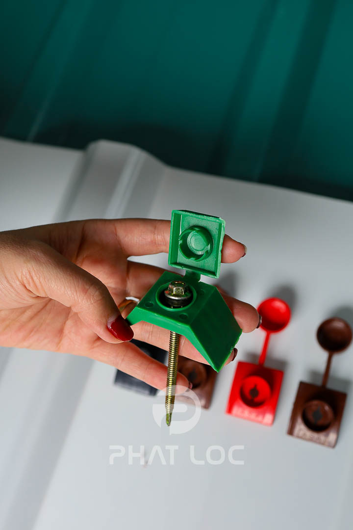 Ke Chống Bão Tôn Nhựa - Phụ Kiện Tôn Nhựa PVC/ASA Eurolines 4 Ke chống báo - Vít tôn nhựa Eurolines