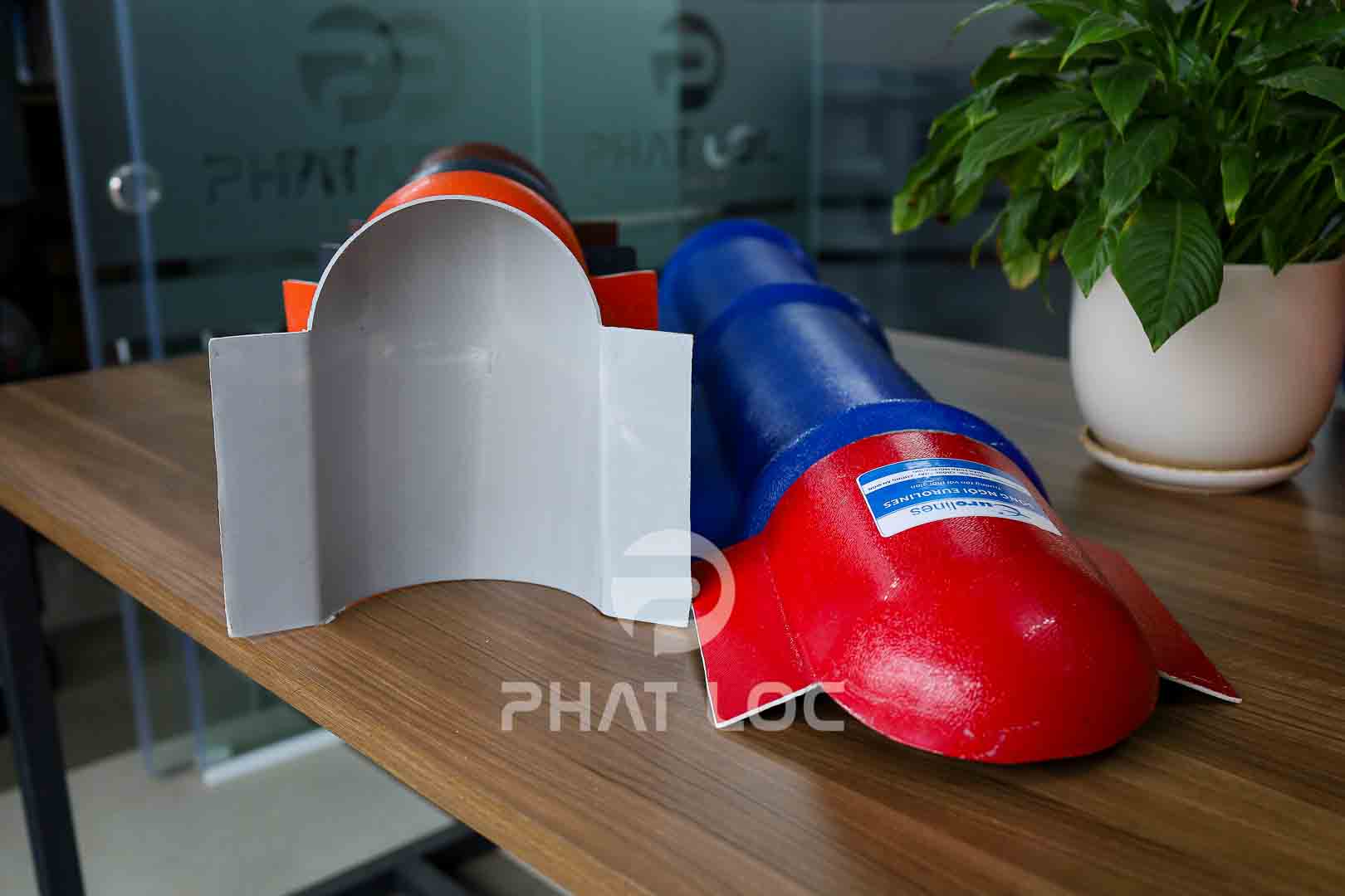 Tấm Úp Đuôi Ngói Nhựa - Phụ Kiện Ngói Nhựa PVC/ASA Eurolines 4 Tấm úp đuôi mái ngói nhựa – Phụ kiện nhựa giả ngói Eurolines