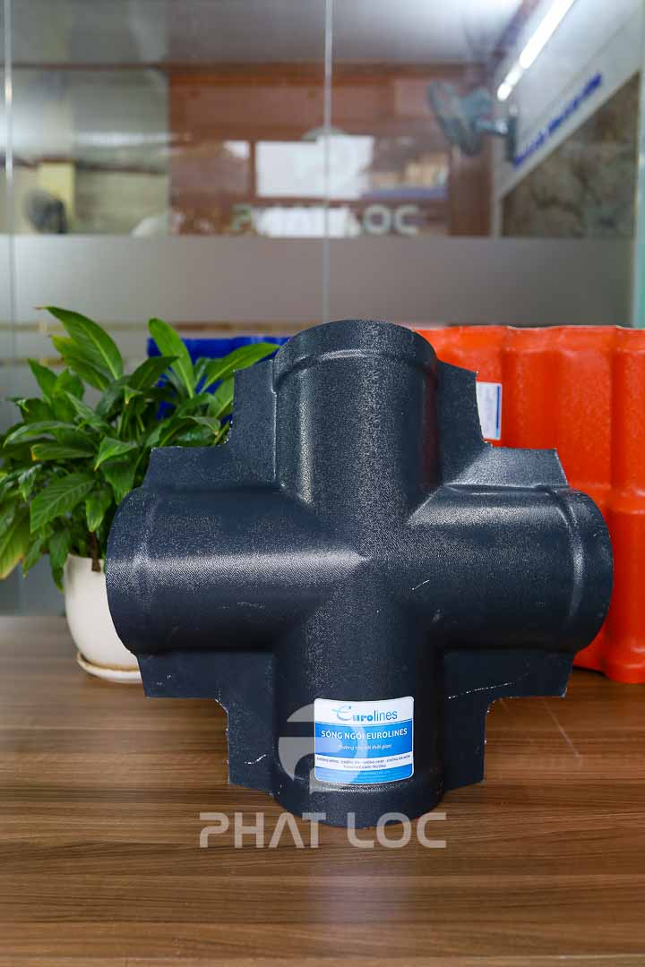 Chạc 4 Úp Đỉnh Ngói Nhựa - Phụ Kiện Ngói Nhựa PVC/ASA Eurolines 6 Chạc 4 úp đỉnh ngói nhựa - Phụ kiện ngói nhựa Eurolines