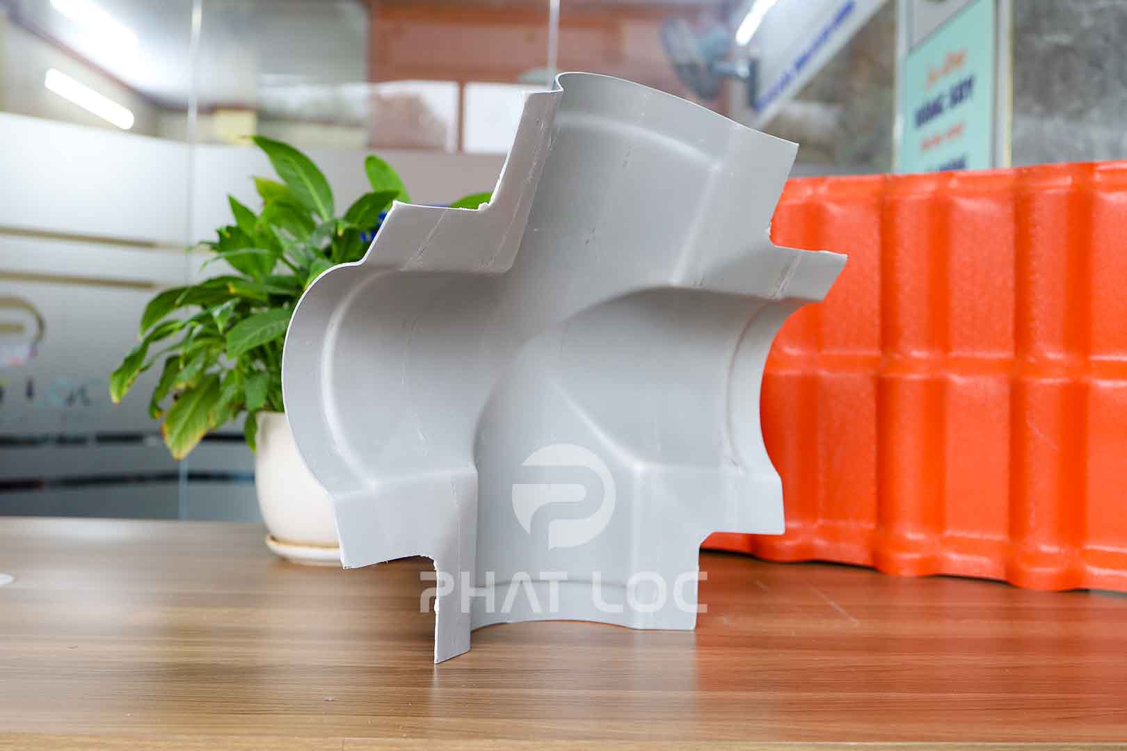Chạc 4 Úp Đỉnh Ngói Nhựa - Phụ Kiện Ngói Nhựa PVC/ASA Eurolines 2 Chạc 4 úp đỉnh ngói nhựa - Phụ kiện ngói nhựa Eurolines