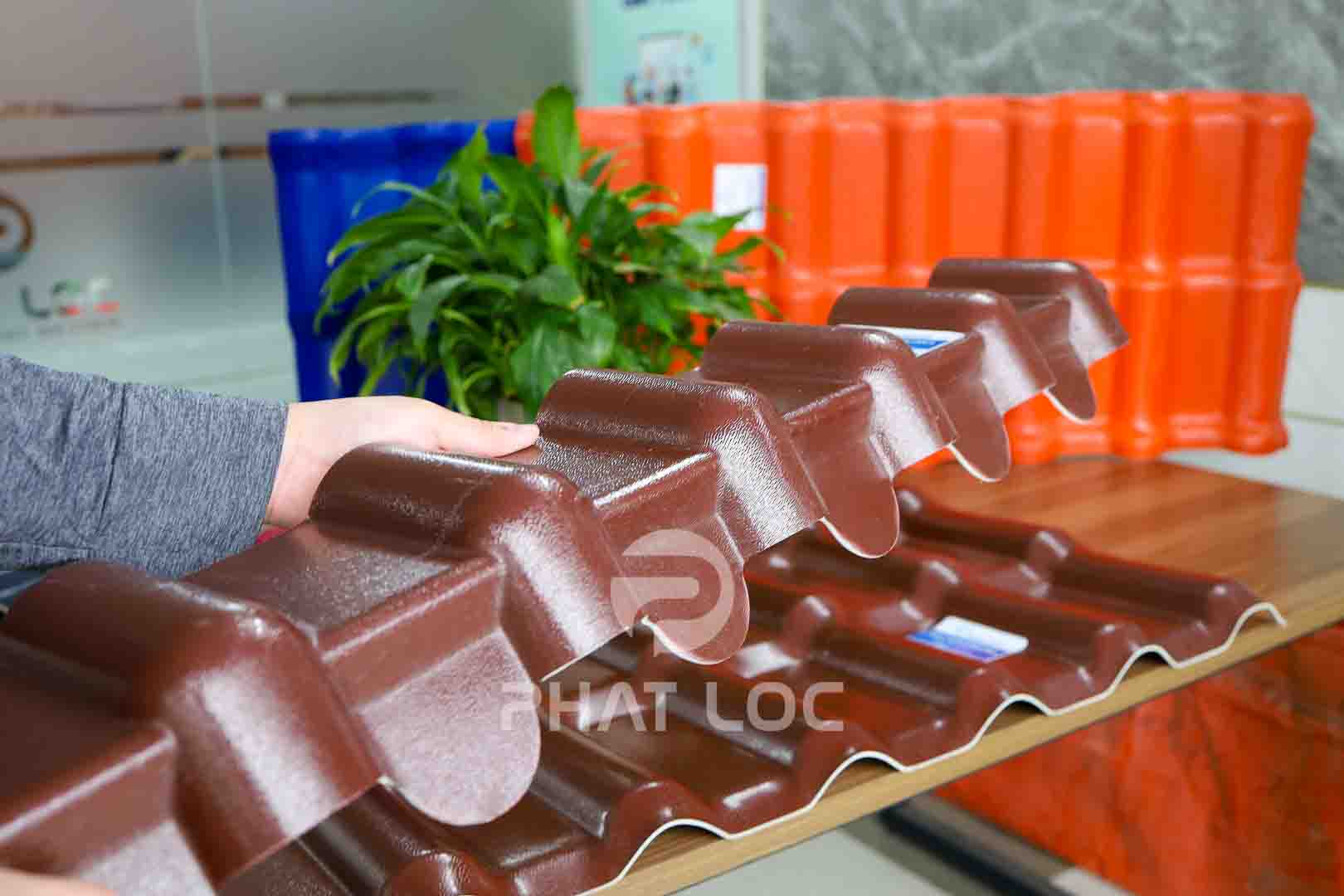 Tấm Diềm Hiên Mái Ngói Nhựa - Phụ Kiện Ngói Nhựa PVC/ASA Eurolines 10 Tấm diềm hiên mái ngói nhựa - Phụ kiện tôn nhựa giả ngói Eurolines