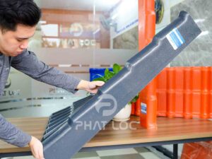Tấm Úp Viền Ngói Nhựa - Phụ Kiện Ngói Nhựa PVC/ASA Eurolines 14 Tấm úp Viền mái trái/phải ngói nhựa - Phụ kiện tôn nhựa giả ngói Eurolines
