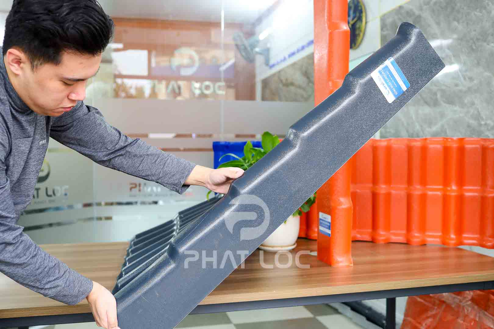 Tấm Úp Viền Ngói Nhựa - Phụ Kiện Ngói Nhựa PVC/ASA Eurolines 7 Tấm úp Viền mái trái/phải ngói nhựa - Phụ kiện tôn nhựa giả ngói Eurolines