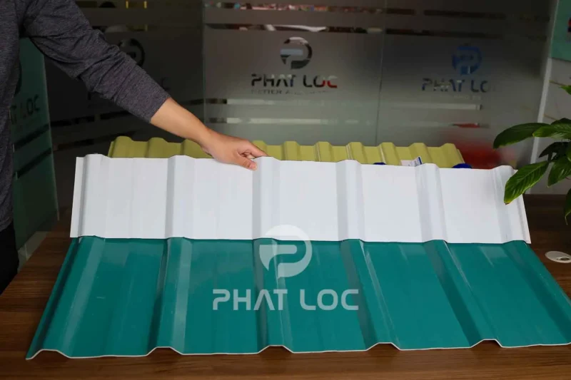 Mái Lợp Tốt Nhất Cho Nhà Xưởng Là Gì? Top 7+ Tấm Lợp Mái Chống Hóa Chất, Chống Ăn Mòn Hiệu Quả 3 Tôn nhựa PVC/ASA 6 sóng