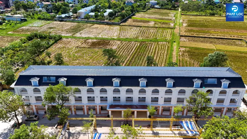 Tôn nhựa lợp mái phù hợp cho những công trình nào? 3 Hình ảnh về dự án “Thi công ngói nhựa Eurolines tại mái trường THPT tại Sóc Sơn, Hà Nội”