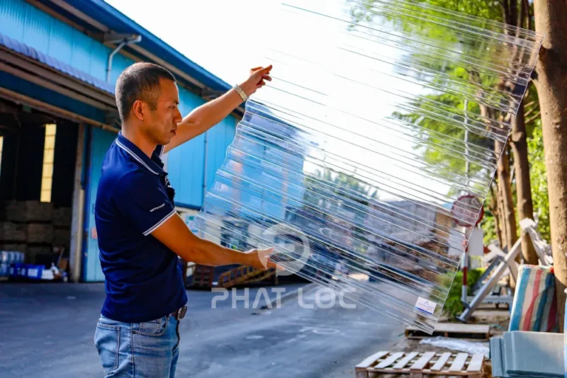 Hướng Dẫn Quy Trình Thi Công Và Bảo Dưỡng Mái Tôn Lấy Sáng Chi Tiết, Mới Nhất Năm 2025 4 Cách bảo dưỡng mái tôn lấy sáng tốt nhất