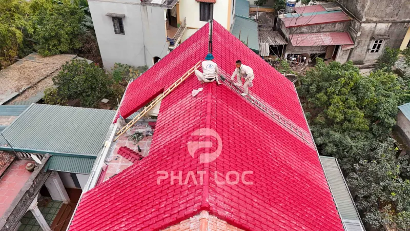 Tôn Nhựa ASA – Cẩm Nang Toàn Tập: Cấu Tạo, Loại, Giá & Chọn Loại Phù Hợp 2025 13 Hướng dẫn thi công, bảo trì