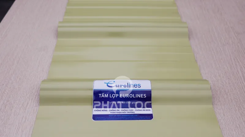 Giá Tôn Nhựa 4 Lớp PVC/ASA & Phụ Kiện Bao Nhiêu? 5 Yếu Tố Ảnh Hưởng Đến Giá Cả Tôn Nhựa Trong Năm 2025 4 Giá Tôn nhựa bao nhiêu?