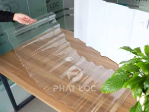 Tấm Nhựa Lấy Sáng Polycarbonate - Truyền Sáng Tối Ưu, Siêu Bền, Chống Tia UV 11 tam nhua lay sang polycarbonate anh 1