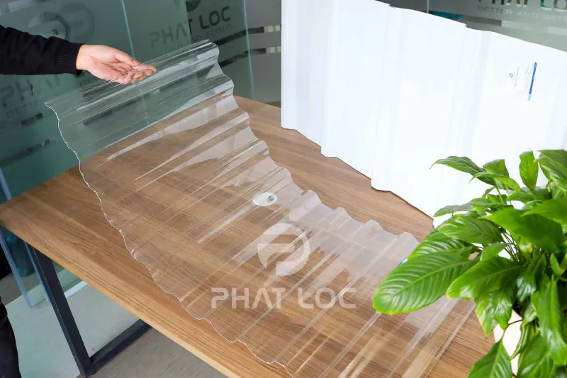 Tấm Nhựa Lấy Sáng Polycarbonate - Truyền Sáng Tối Ưu, Siêu Bền, Chống Tia UV 4 Tấm Nhựa Lấy Sáng Polycarbonate - Truyền Sáng Tối Ưu, Siêu Bền, Chống Tia UV - Ảnh 4