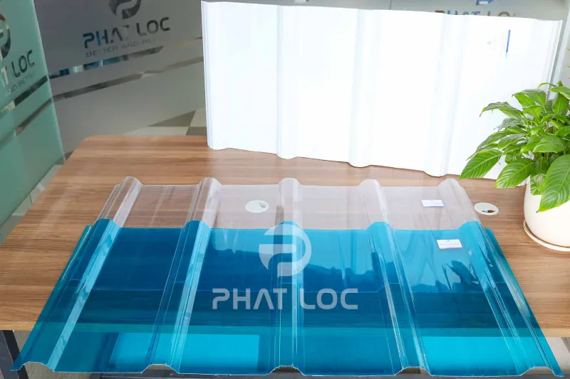Tấm Nhựa Lấy Sáng Polycarbonate - Truyền Sáng Tối Ưu, Siêu Bền, Chống Tia UV 1 Tấm Nhựa Lấy Sáng Polycarbonate - Truyền Sáng Tối Ưu, Siêu Bền, Chống Tia UV