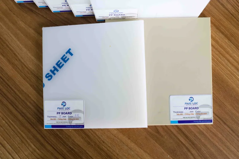 Tấm Nhựa PVC Trắng Có Tốt Không? 5+ Ứng Dụng Và Báo Giá Chi Tiết 6 Tấm nhựa trắng có tốt không? 5+ ứng dụng của vật liệu trong đời sống