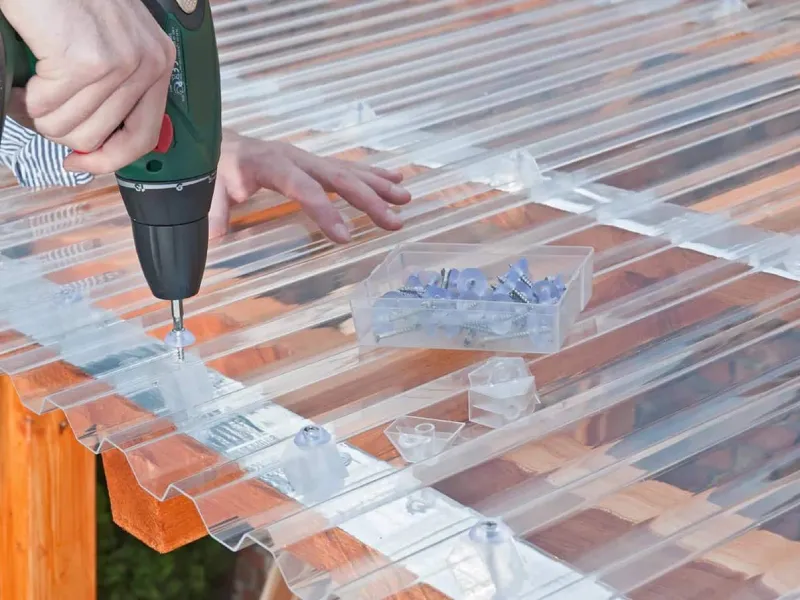 Thi công tấm nhựa lấy sáng Polycarbonate sóng sao cho đúng kỹ thuật và bền vững?