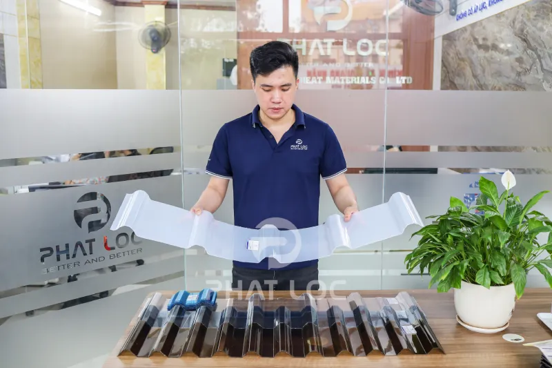 Phát Lộc – Nhà máy sản xuất và phân phối Tấm nhựa lấy sáng Polycarbonate Newlight sóng chất lượng cao, uy tín trên thị trường