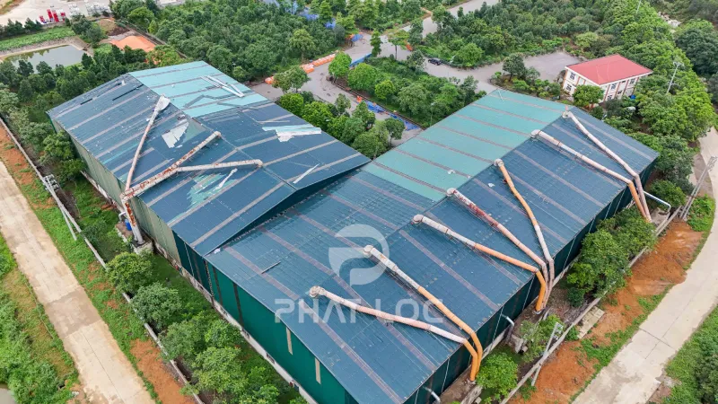 Tôn Nhựa ASA – Cẩm Nang Toàn Tập: Cấu Tạo, Loại, Giá & Chọn Loại Phù Hợp 2025 8 Khu công nghiệp có hóa chất, axit