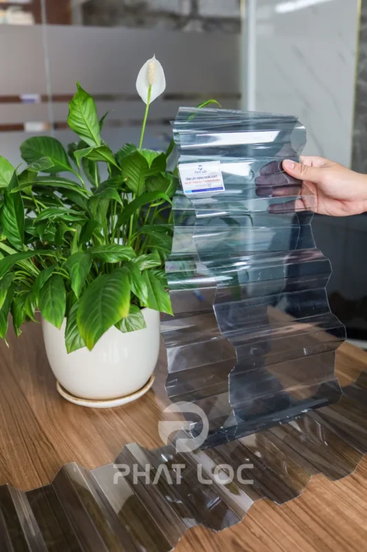 Quy trình thi công tấm nhựa lấy sáng Polycarbonate màu xám khói (Dạng sóng) đúng chuẩn kỹ thuật