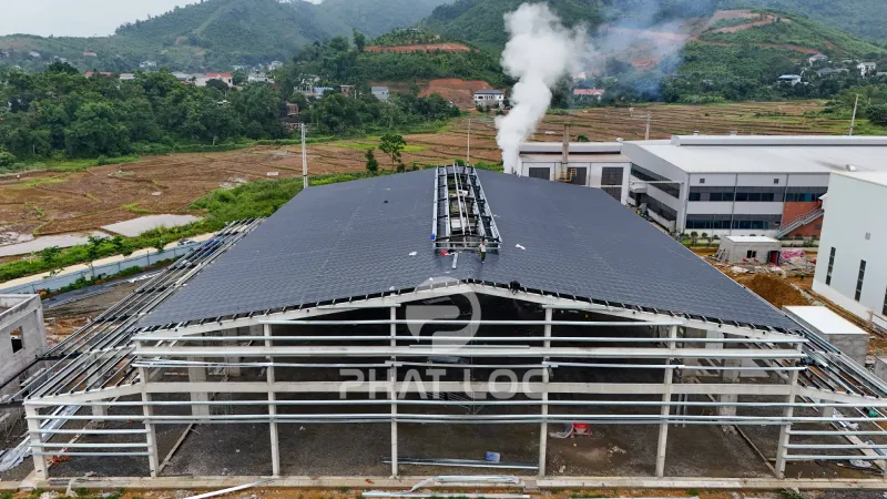 Tôn Nhựa ASA – Cẩm Nang Toàn Tập: Cấu Tạo, Loại, Giá & Chọn Loại Phù Hợp 2025 6 Nhà xưởng – Nhà kho