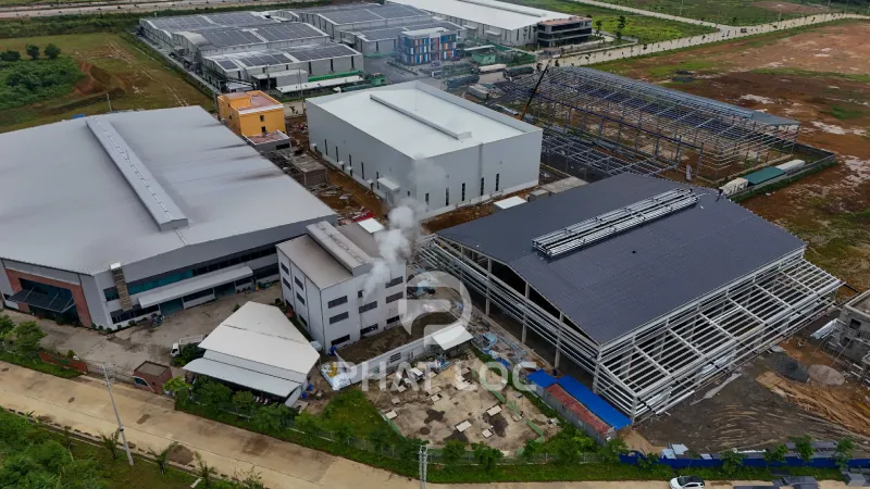 Dự Án Thi Công 6000m² Tôn Nhựa PVC/ASA Eurolines Cho Nhà Máy Sản Xuất Muối Đồng Sun Phát Tại Tỉnh Hòa Bình 2 Thách thức của công trình trong môi trường muối hóa chất