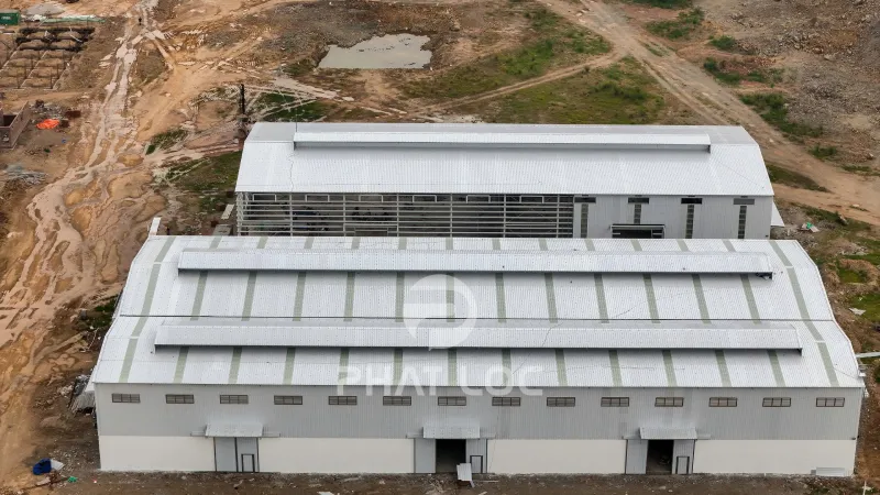 Hoàn Thiện 10.000m² Tôn Nhựa Cho Nhà Máy Hóa Chất Tại Thanh Hóa 5 So sánh: Tôn nhựa PVC/ASA vs Tôn kim loại truyền thống